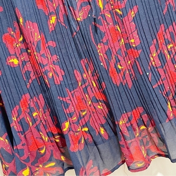 GRACE & MILA Women’s Navy Red Floral Chiffon Pleated Long Sleeve Blouse Size M - Picture 6 of 9